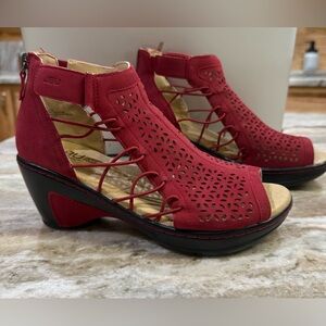 JBU Women’s Peep Toe Wedge Bootie Sandals. Size 7M. Only worn once. Zipper Heel